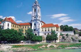Barockkirche in D&uuml;rnstein, &Ouml;sterreich, am Donauufer.