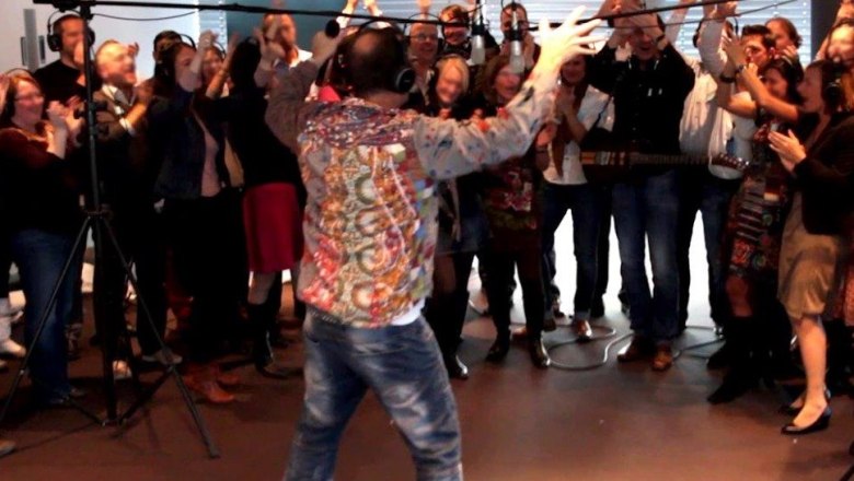 Teamsong, &copy; Bernd Kronowetter