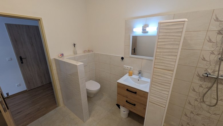 Zimmer 2B - Bad, &copy; A.V. Heinrichs