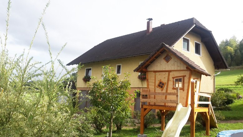 Ferienwohnung mit Spielplatz, © Stoagrawihof, Fotograf Gisela Paulnsteiner Ferienwohnung mit Spielplatz, © Stoagrawihof, Fotograf Gisela Paulnsteiner