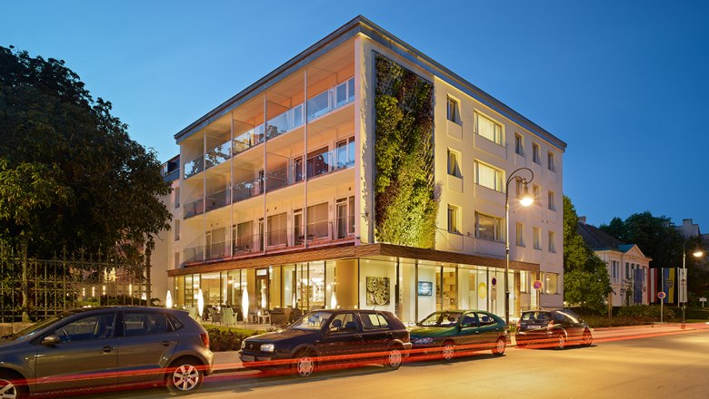 At the Park Hotel - Abendstimmung