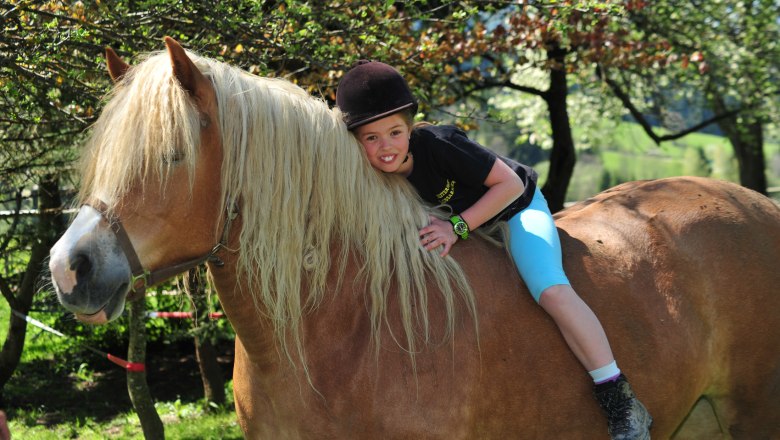 Ponyreiten in den Sommerferien, &copy; Pension Kobichl