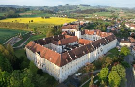 Das Benediktinerstift Seitenstetten von oben, &copy; Marktgemeinde Seitenstetten