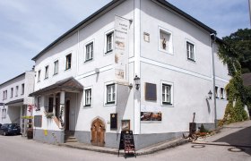 Schiffsmeisterhaus Ardagger, ein historisches Gebäude mit Restaurant und Hotel.