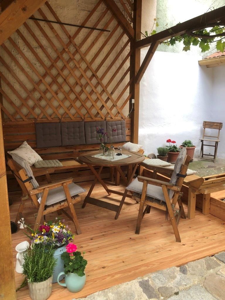 Sitzecke im Innenhof