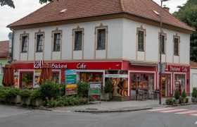 Fachgeschäft mit Café in Pitten, © Koll GmbH