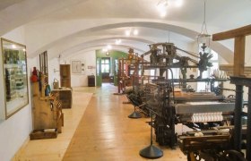 Webstühle mit Lochstreifen industiralisiert