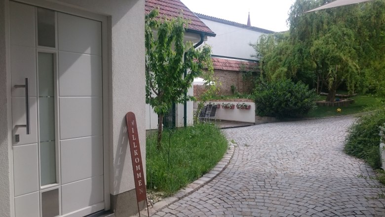 wohnungseingang-innenhof-x, &copy; Christoph Mehofer