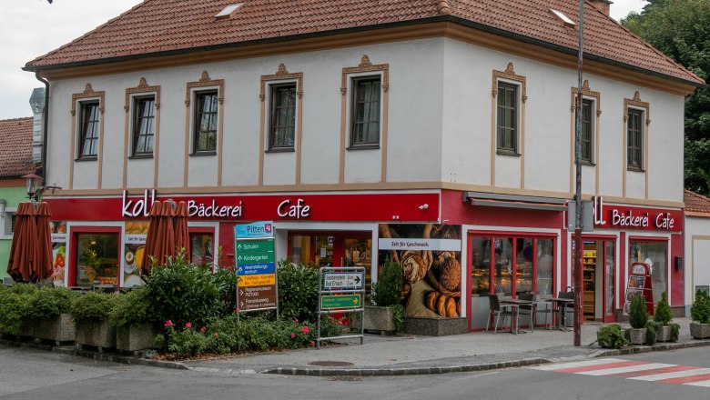 Fachgeschäft mit Café in Pitten, © Koll GmbH