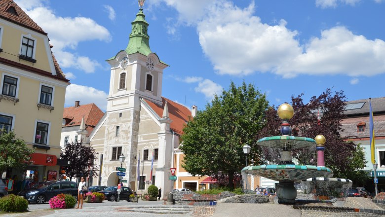 Altes Rathaus mit Hundertwasserbrunnen, &copy; Stadtgemeinde Zwettl
