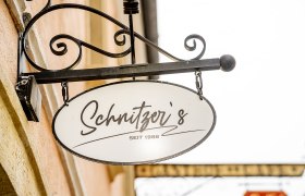 Schnitzers Stra&szlig;enschild, &copy; Schnitzers