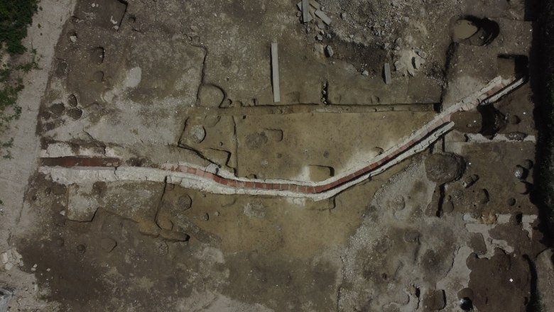 Freigelegter römischer Kanal archäologische Ausgrabung in Mautern, © ASINOE GmbH