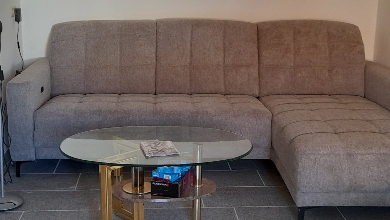 Sitzgarnitur im Wohnzimmer, ausziehbar, Querschläfer, © Ferienhaus Leopold
