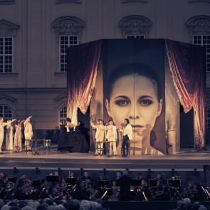 Bühnenaufführung Sommeroper auf der Bühne von Stift Klosterneuburg
