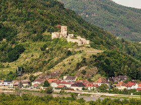 Ruine Hinterhaus in Spitz im Fr&uuml;hling, &copy; Robert Herbst