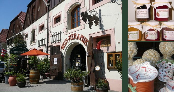 Shop, © Dorrit Schneeweiß Außenansicht eines Keramikladens mit Pflanzen und Schildern. Rechts oben Marmeladengläser, unten Keramikfiguren.