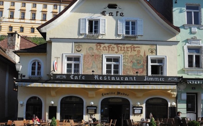 Hausansicht, © Restaurant "Zum Fürsten" Historisches Gebäude mit Café und Restaurant im Erdgeschoss.