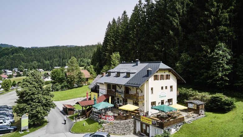 Au&szlig;enansicht Ferienwohnungen Bergerlebnis & Fuchswald, &copy; Fotolois