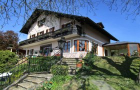 Einfamilienhaus mit Balkon in erh&ouml;hter Lage