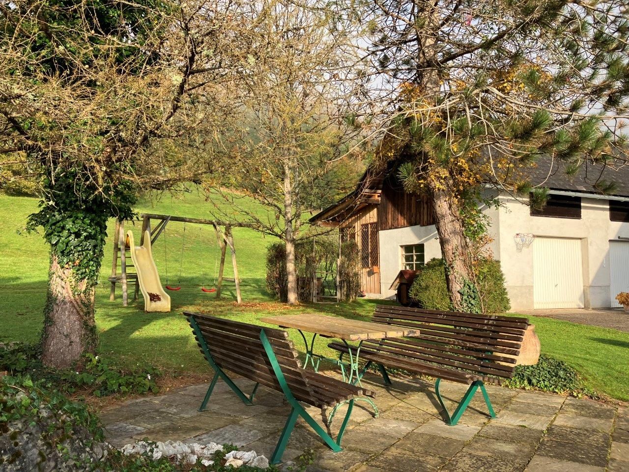 sitzplatz-beim-spielplatz