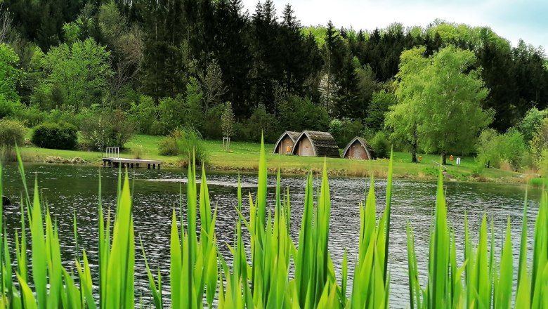 Blick auf die Schlafhütten, © PielachtalCamping