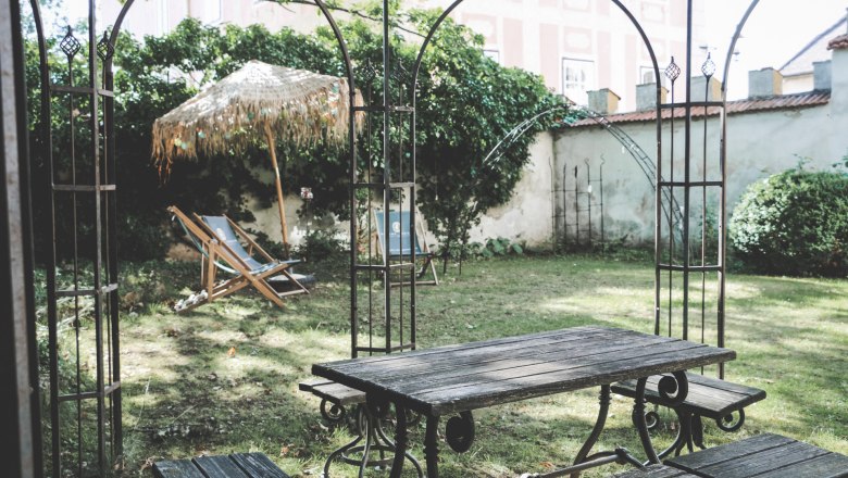 Garten mit Grillm&ouml;glichkeiten, &copy; Philip Baumgartner