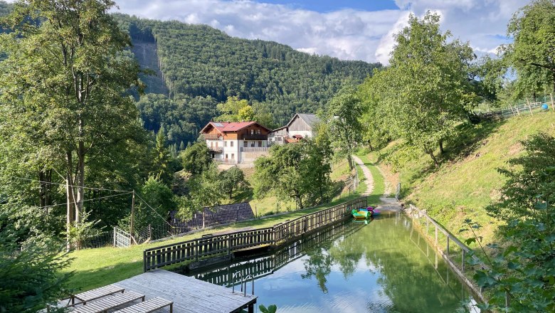 G&auml;stehaus mit Teich, &copy; Gera S.