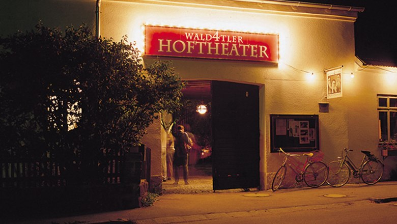 Eingang bei Nacht, &copy; Andreas R&ouml;ssler