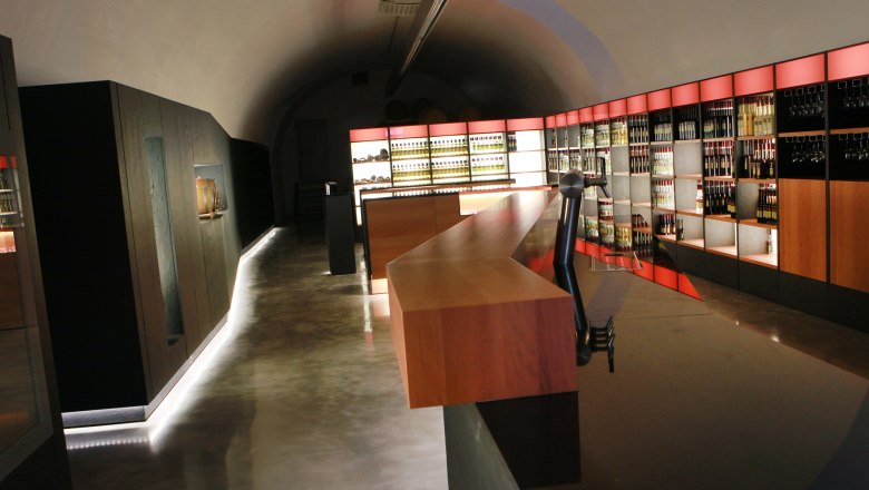 Im Shop kann man in Ruhe gustieren, &copy; weinfranz.at