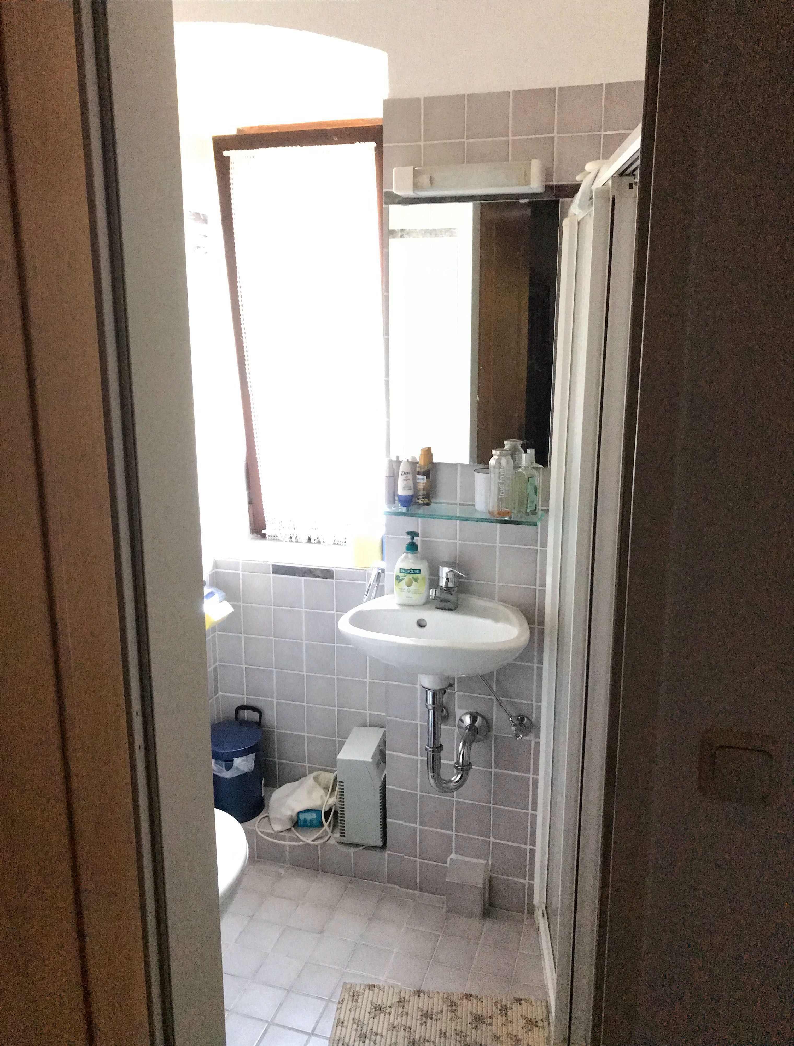 Das kleine Duschbad mit WC bei den Schlafzimmern