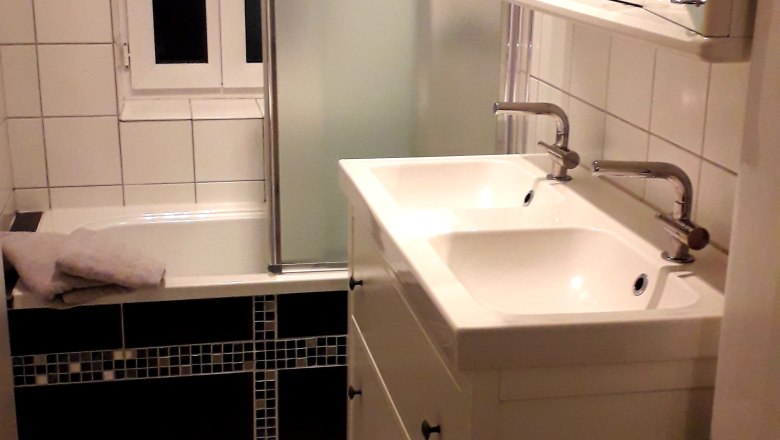 Badezimmer, &copy; U.E.