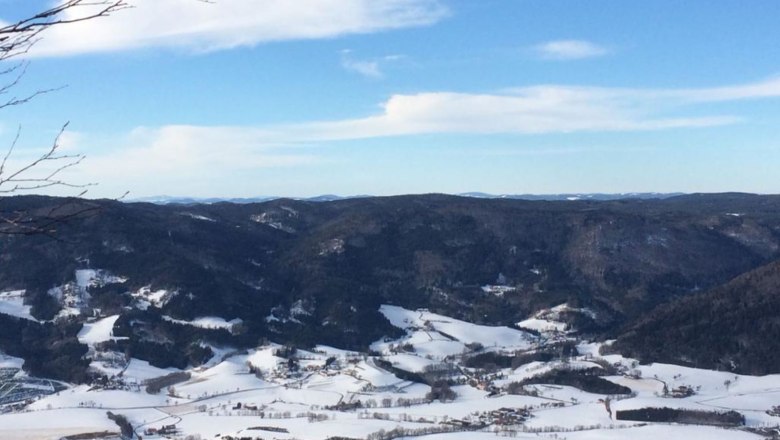Wanderweg direkt an den Hof angrenzend, © 1000Krauthof