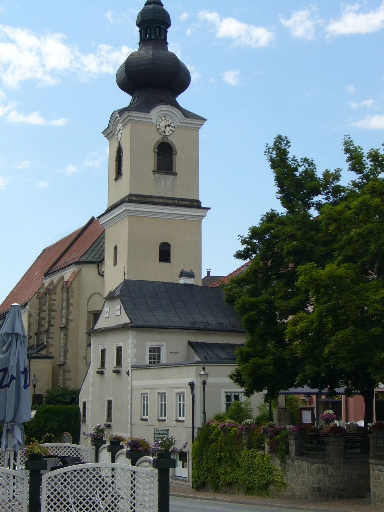 ältestes Haus und Kirche
