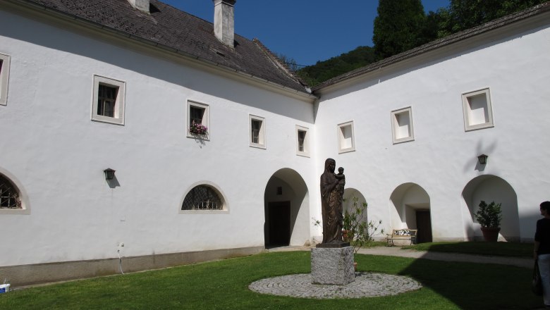 Innenhof Kloster Schönbühel, © Donau NÖ Tourismus/JMZ