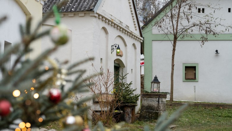 Weihnachtlich geschm&uuml;ckte H&auml;user in Unterstinkenbrunn, Loamgrui.