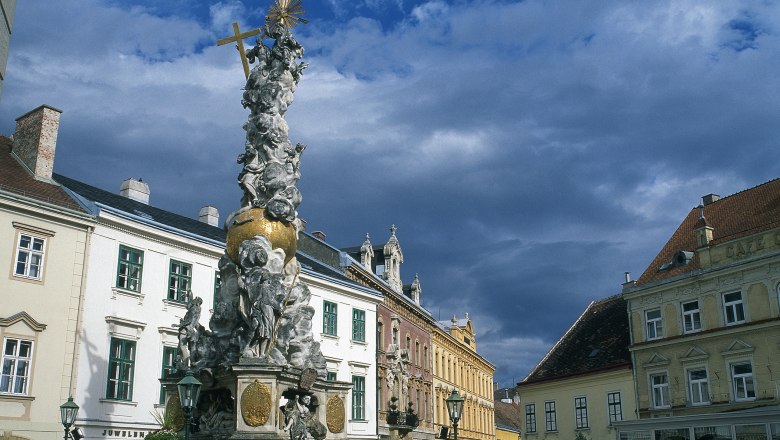 Dreifaltigkeitss&auml;ule am Hauptplatz in Baden, &copy; &Ouml;sterreich Werbung/Diejun