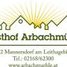 Logo des Gasthofs Arbachm&uuml;hle mit stilisierten H&auml;usern und Sonnenstrahlen.