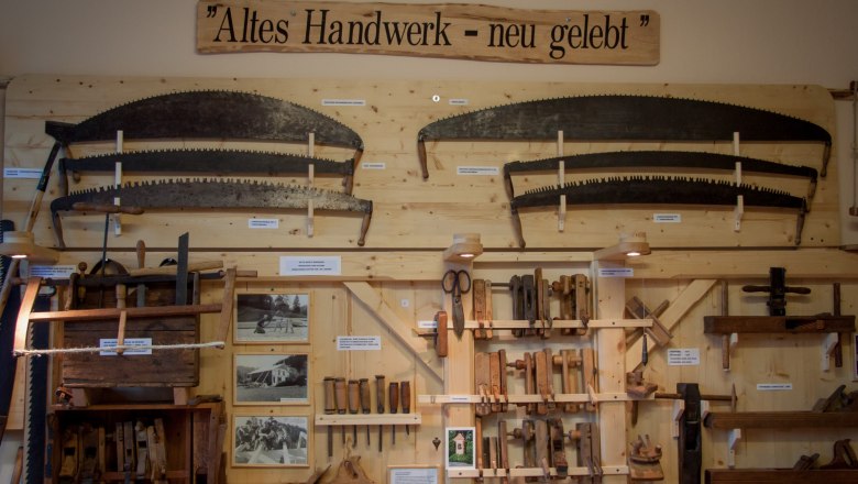 "Altes Handwerk - neu gelebt" unter diesem Motto führt Karl Teufel sein Privatmuseum in der Volksschule Lackenhof, © Rene Jagersberger