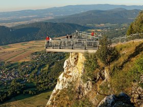 Skywalk, Blick auf Maiersdorf, &copy; &copy;Wiener Alpen, Foto: Franz Zwickl