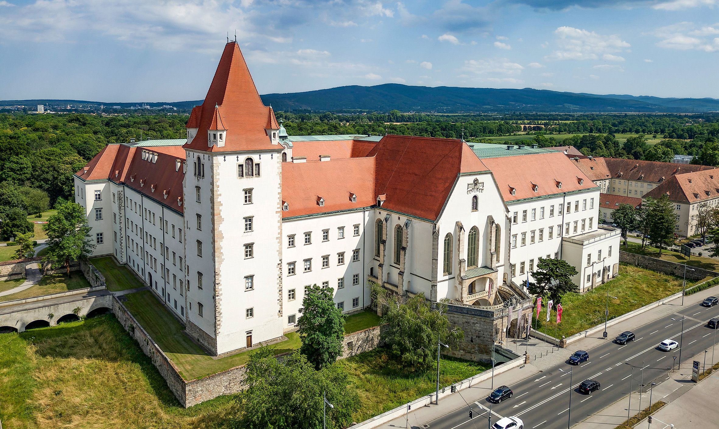 Luftaufnahme der Theresianischen Militärakademie in Wiener Neustadt, Österreich.