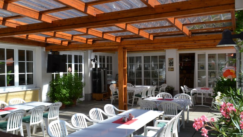 G&auml;stehaus Terrasse, &copy; KTech