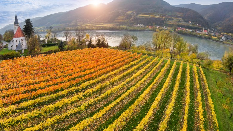 St. Johann im Mauerthale im Herbst, &copy; Markus Haslinger www.extremfotos.com