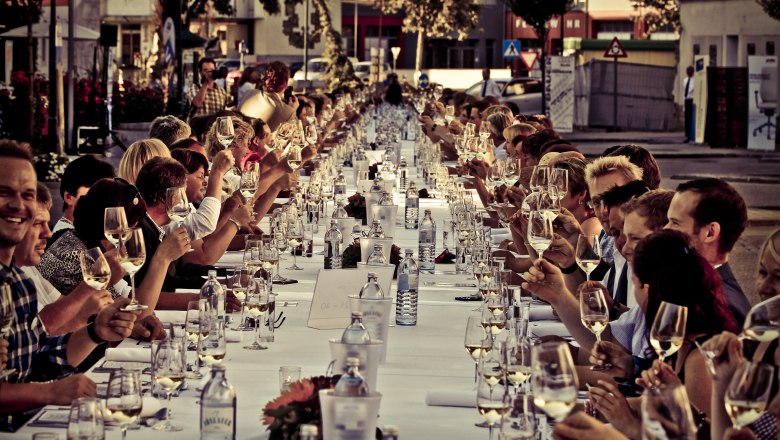 Genusstafel, &copy; Helge W&ouml;ll