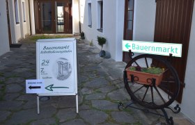 Eingang zum Hofladen in Maria Laach, &copy; Auer Milchhof