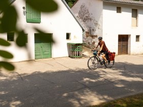 durch malerische Kellergassen, &copy; Nieder&ouml;sterreich Werbung / Franziska Consolati