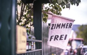 Symbolbild "Zimmer frei", &copy; Daniela Matejschek