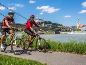 Radfahrer in Bratislava &copy; MS Agency/Robert Vrl&aacute;k, &copy; Donau Nieder&ouml;sterreich Tourismus GmbH