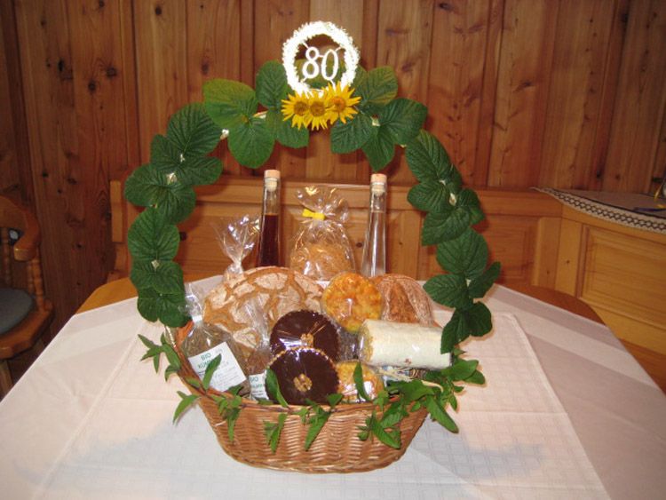 verschiedene Geschenkskörbe