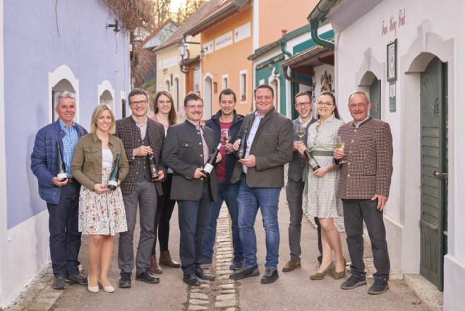 Winzerinnen und Winzer aus und rund um H&ouml;benbach laden ein., &copy; Philipp Monihart