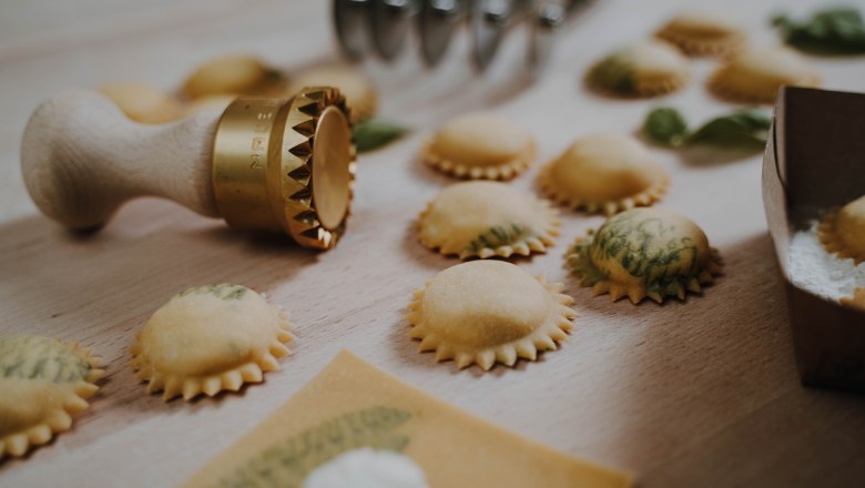 Raviola-Herstellung in der Manufaktur, &copy; Raviola-Manufaktur Elisabeth Schindler